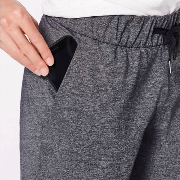 Lululemon On The Fly Pant *28" Heathered Black Size 6 - Picture 6 of 13